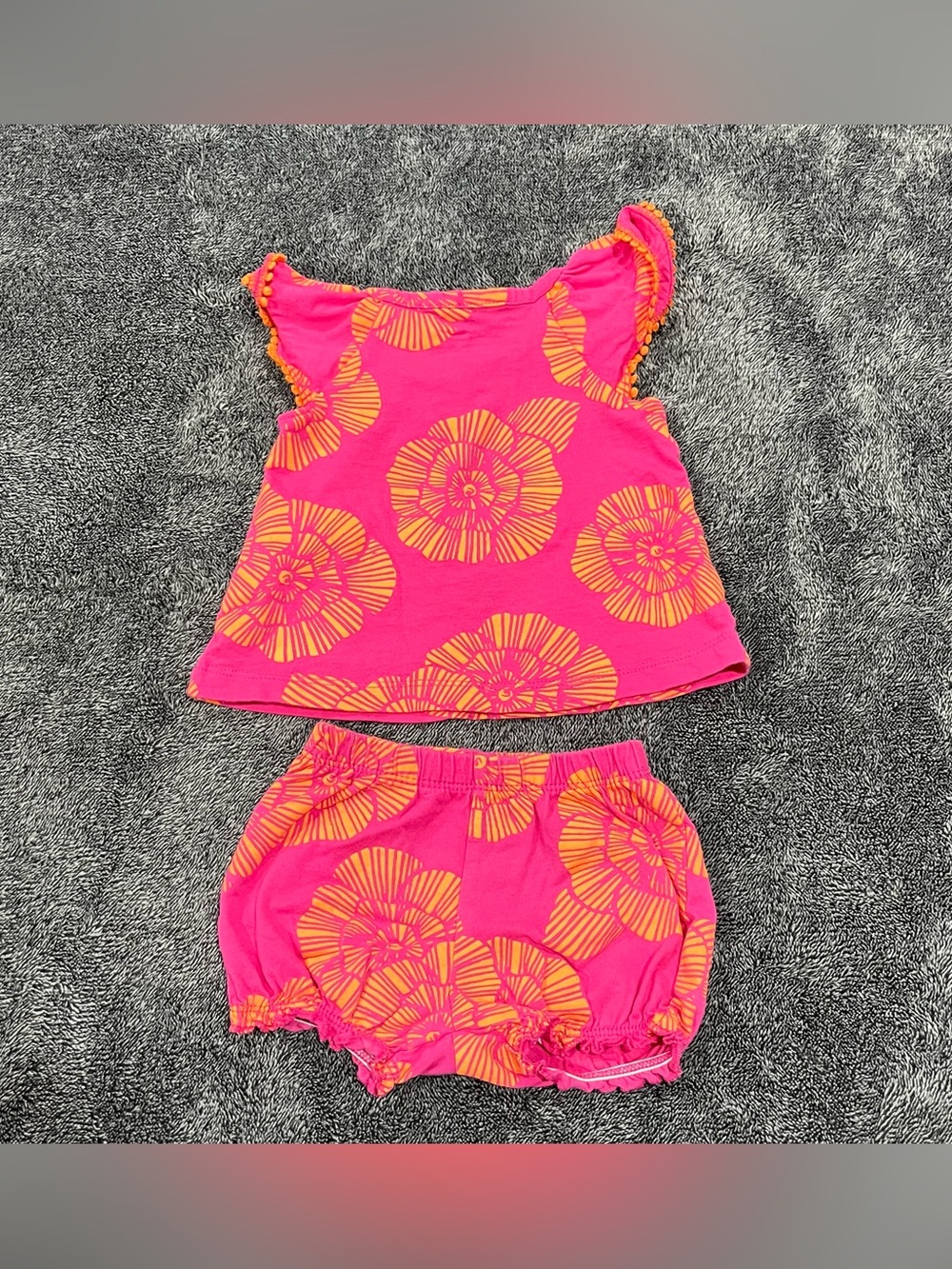 Carter's baby girl 2-piece outfit set size 3M